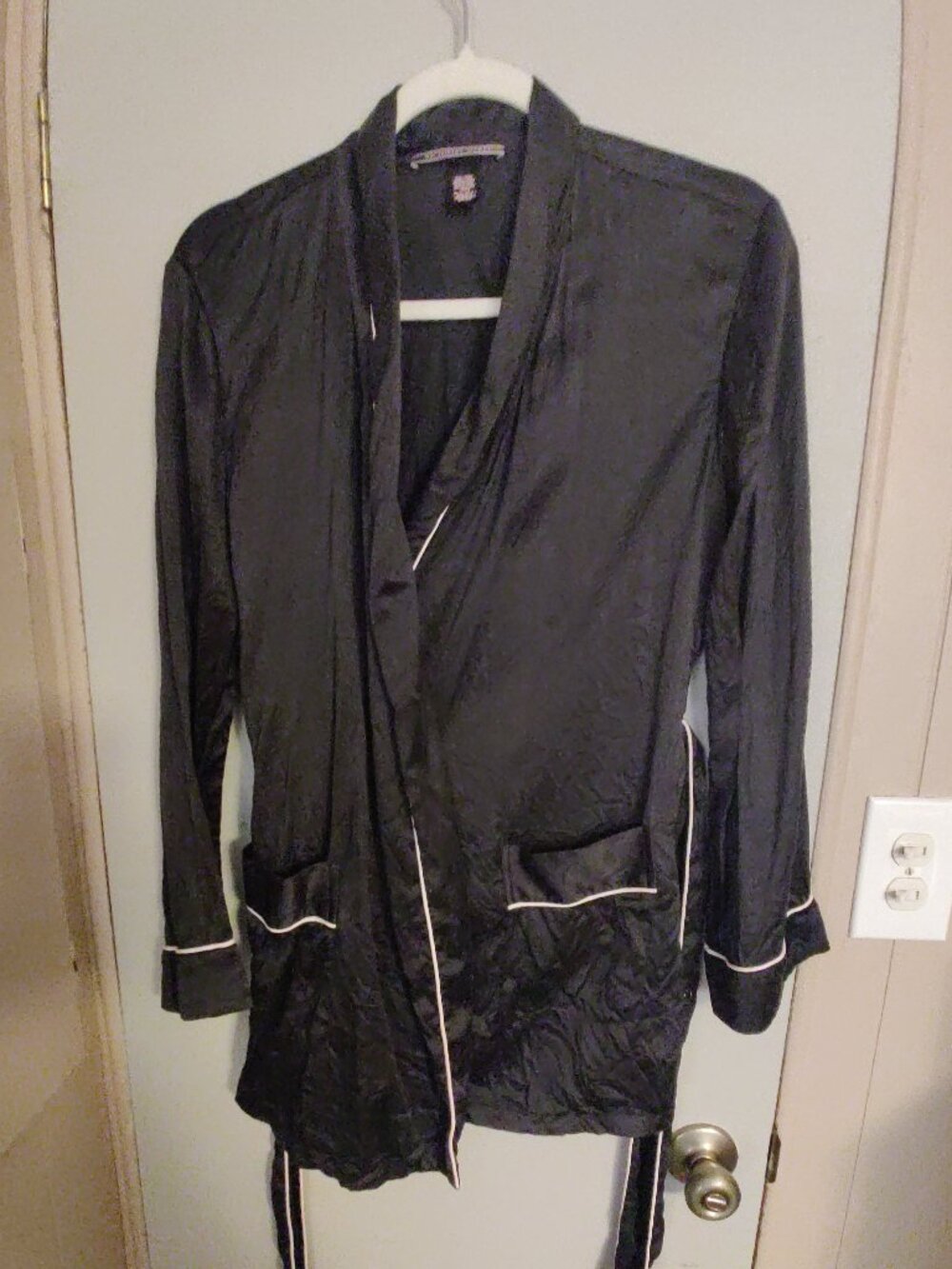 Victoria's Secret Short Robe - Picture 5 of 7